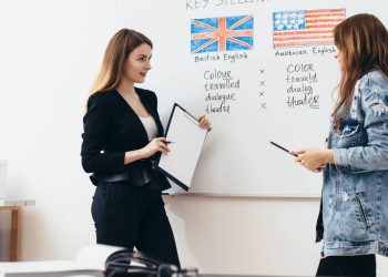 Por que tantas palavras têm a mesma pronúncia em idiomas diferentes