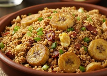 A farofa de banana simples que deixa o almoço mais saboroso sem complicação