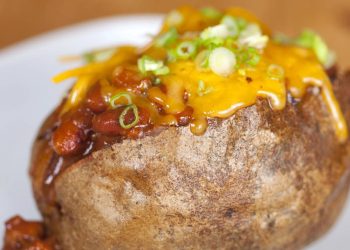 Batata recheada perfeita: como fazer a receita fácil, cremosa e cheia de sabor