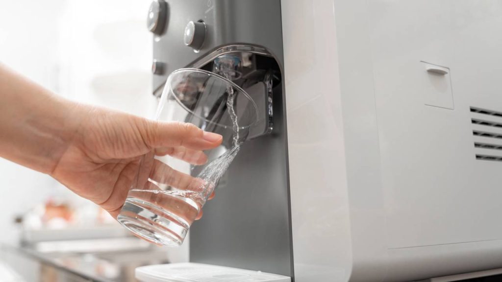 Como o purificador de água digital se tornou indispensável na rotina da casa