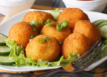 Bolinhas de queijo crocantes que derretem na boca