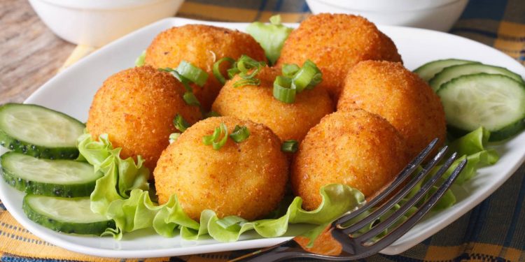 Bolinhas de queijo crocantes que derretem na boca