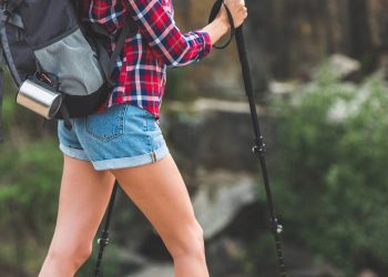 Como montar uma mochila de passeio leve e funcional para o dia todo
