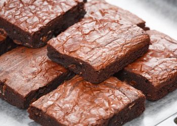 Brownie fitness de aveia e cacau: como fazer a versão saudável e fácil dessa receita