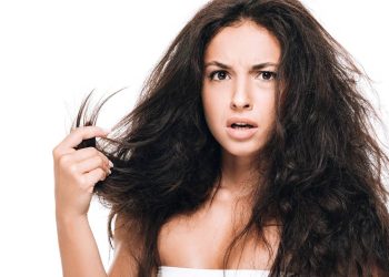 Nem chapinha, nem alisamento: o erro imperdoável que arruína seu cabelo ao usar shampoo, segundo cabeleireiros