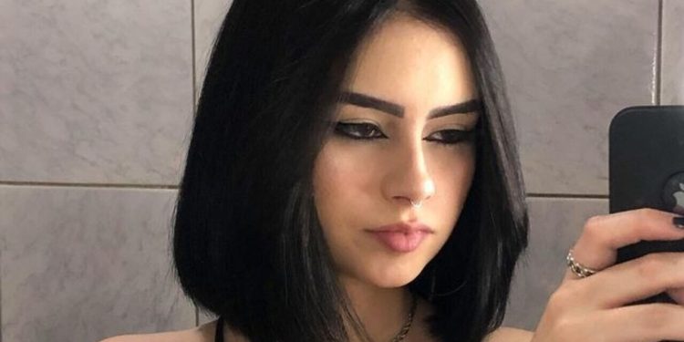 Mini bob preto fosco vira a tendência mais quente para o verão