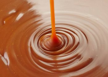 Como fazer caramelo líquido para sobremesas com 1 ingrediente secreto que não deixa endurecer