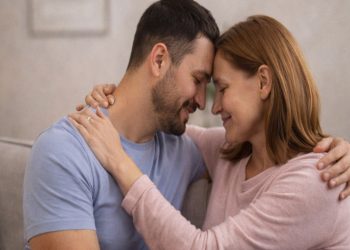 Por que a relação de casal funciona como uma cadeira e quase ninguém sabe disso?