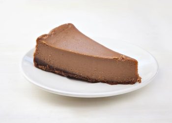 Cheesecake cremoso de chocolate feito no micro-ondas sem esforço