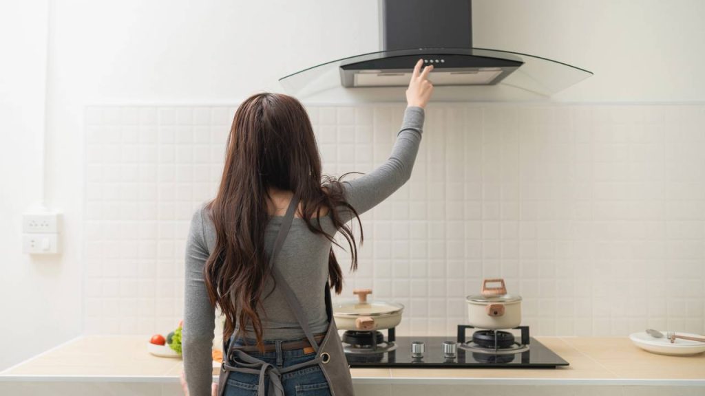 Tecnologias caseiras que evitam erros na cozinha e ajudam a manter o preparo mais seguro no dia a dia