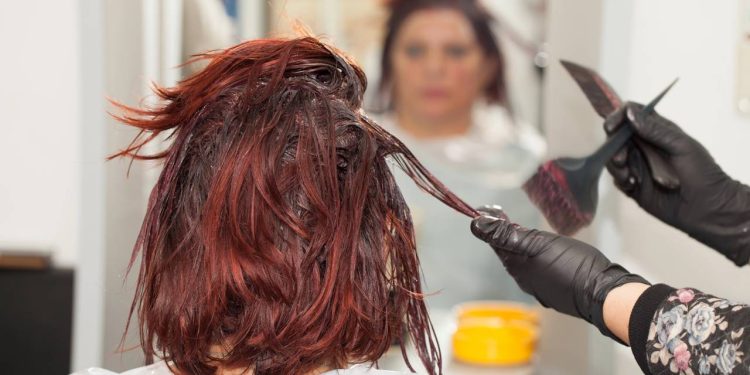 Pintar o cabelo sujo ou limpo? Saiba a verdade e aprenda a prepará-lo