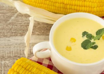 Creme de milho cremoso e fácil que combina com qualquer refeição do dia