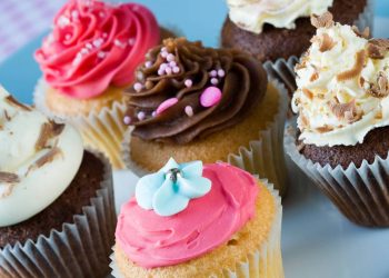 Receita de cupcake de micro-ondas fácil com massa fofinha e prática
