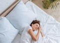 Método japonês para dormir melhor em noites quentes sem ar-condicionado ou ventilador