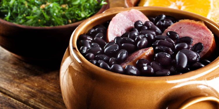A melhor feijoada tradicional começa antes do fogão
