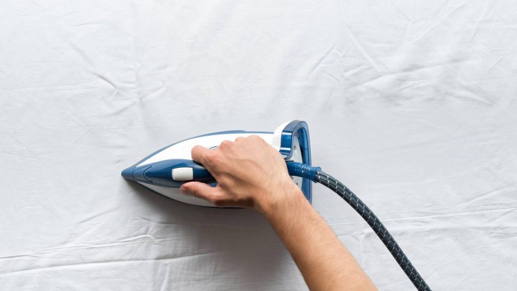 Um item com vapor contínuo está mudando a forma de passar roupa em casa