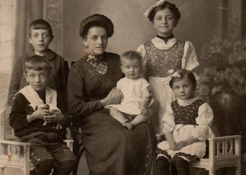 Por que famílias do século xix posavam ao lado de seus mortos? o costume histórico que hoje parece inacreditável