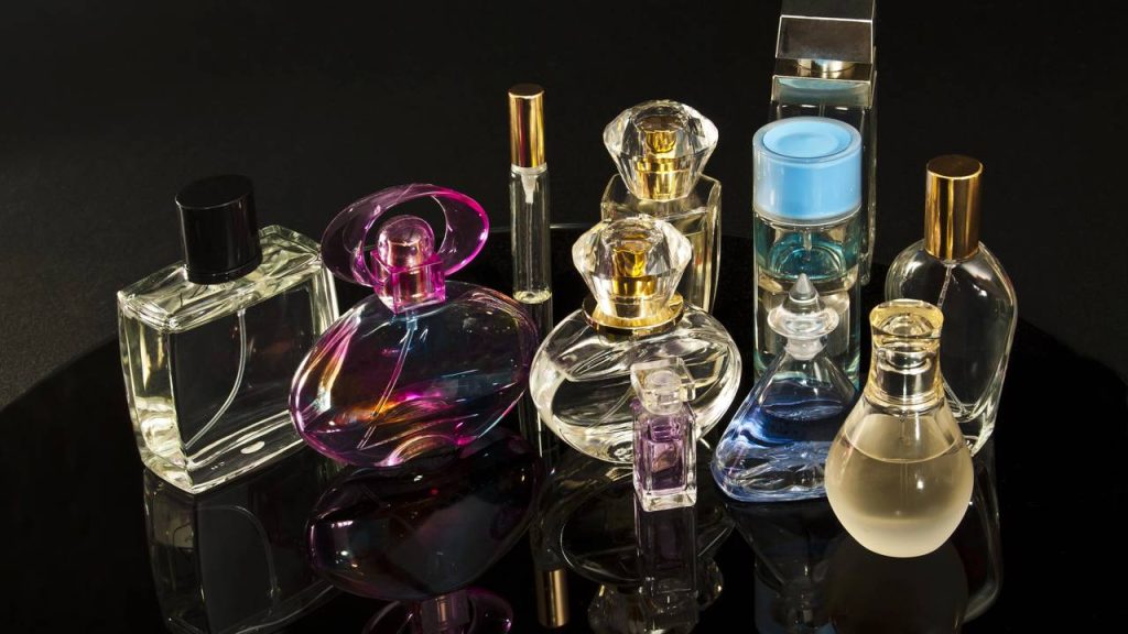 frascos de perfume vazios