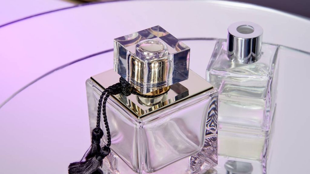 frascos de perfume vazios