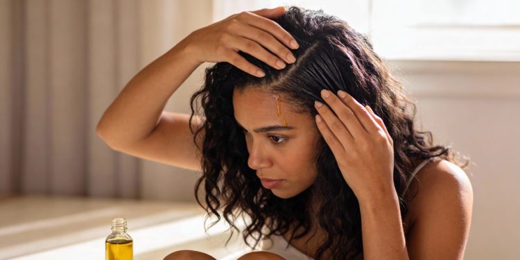 1 mês, 1 óleo, 1 método: essa técnica fortalece a raiz e faz o cabelo crescer mais rápido em casa