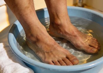 Banho de pés com 1 ingrediente: contra fungos, suor e rachaduras nos calcanhares