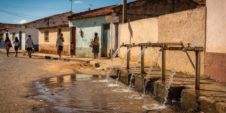 Brasileiros não pagam água há mais de 60 anos nessa cidade brasileira
