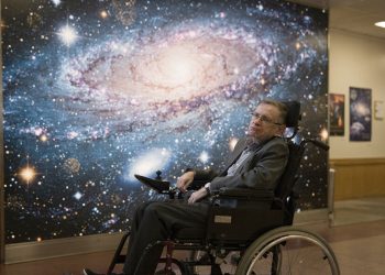 Stephen Hawking, físico: "Não acredito que a humanidade sobreviverá aos próximos mil anos."