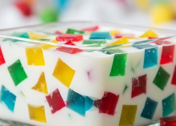 Gelatina colorida cremosa com textura firme e visual único