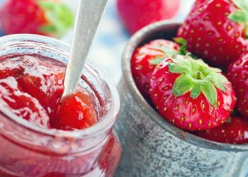 A receita de geleia de morango simples e com sabor equilibrado
