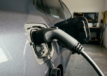 Quanto custa manter um carro elétrico no Brasil hoje em dia