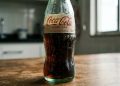 Por que a Coca de garrafa de vidro é muito melhor que a de lata