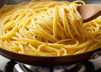 Macete simples para deixar qualquer molho mais cremoso sem usar creme de leite