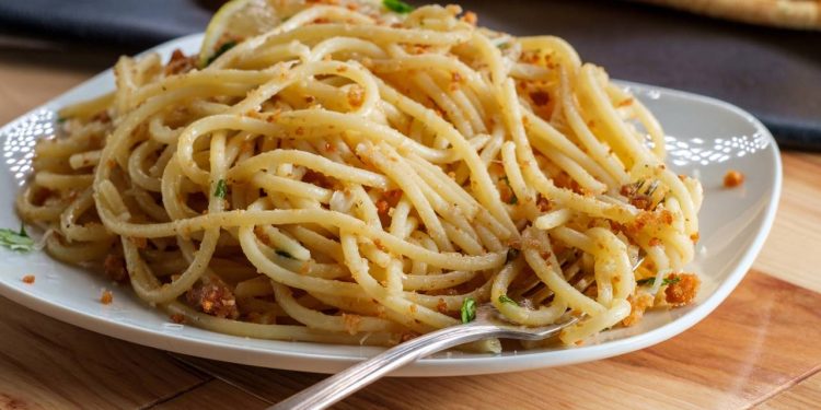 Como preparar macarrão simples, delicioso e soltinho com poucos ingredientes