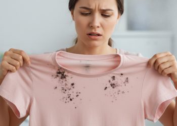 Como tirar o mofo em roupa colorida de forma simples usando água oxigenada