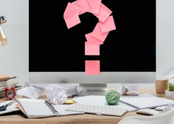 Sua mesa vive bagunçada? A psicologia diz que isso pode ser sinal de inteligência