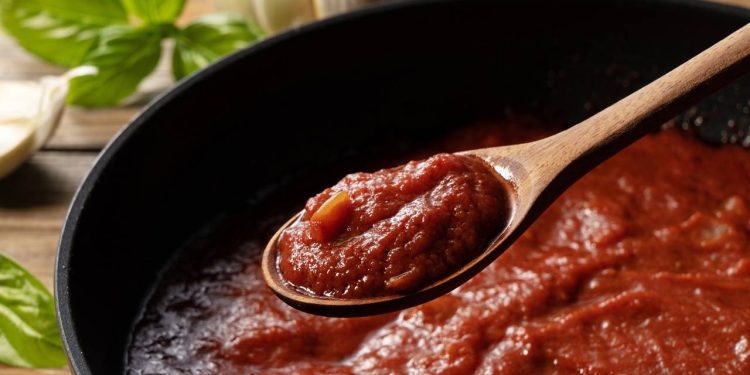 A Receita definitiva do molho de tomate caseiro simples
