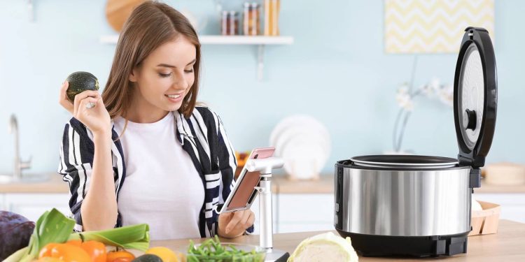 Dispositivos que reduzem óleo, gás e energia mudam a economia na cozinha das donas de casa