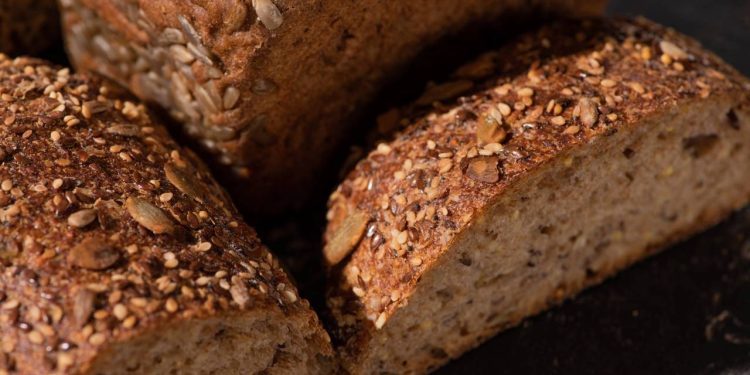Dieta para emagrecer com pão integral fica mais fácil com versão caseira e fofinha