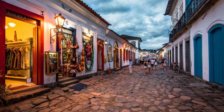 Paraty brilha como o primeiro sítio misto da UNESCO e a joia colonial do Rio de Janeiro // Créditos: depositphotos.com / dabldy