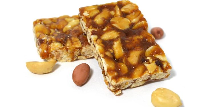 Pé de moleque tradicional: receita simples de micro-ondas com amendoim crocante