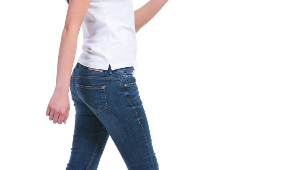 Por que você balança os braços ao andar?: Veja o que isso revela sobre seu corpo