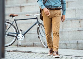 Por que você balança os braços ao andar?: Veja o que isso revela sobre seu corpo