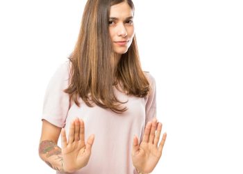 Não gostar de animais te torna frio? a psicologia explica o que esse desconforto realmente revela
