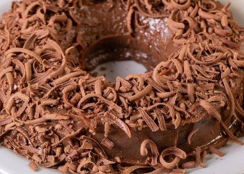Esse brigadeirão cremoso de micro-ondas resolve a vontade de chocolate
