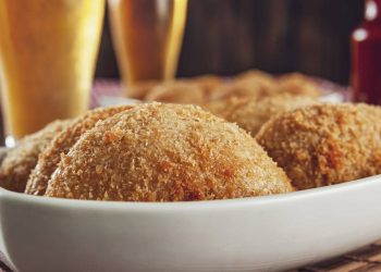 Risoles simples e crocantes feitos com poucos ingredientes
