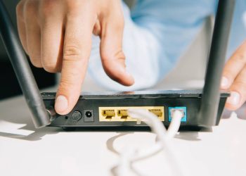 Como melhorar o sinal de Wi-Fi mudando apenas a posição do roteador em casa