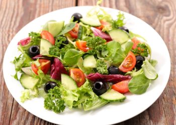 Salada simples e saudável que você prepara em minutos todo dia
