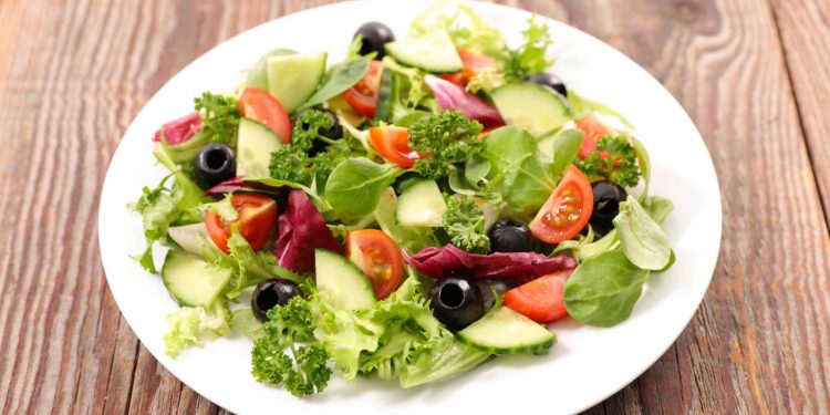 Salada simples e saudável que você prepara em minutos todo dia