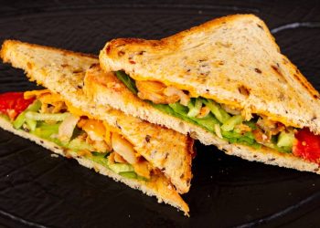 O melhor sanduíche natural de frango para o dia a dia