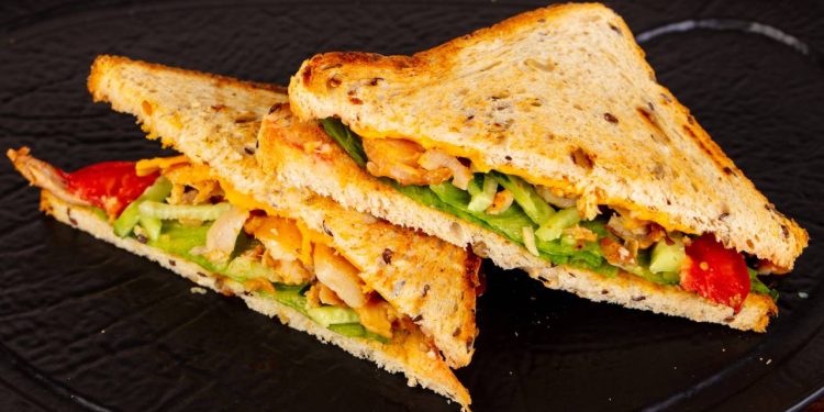 O melhor sanduíche natural de frango para o dia a dia